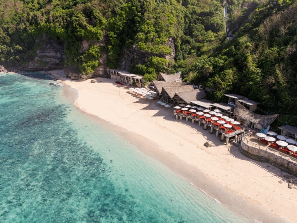 Sundays Beach Club